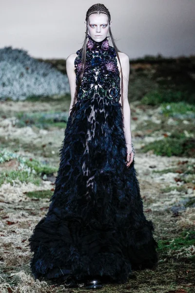 Look 27